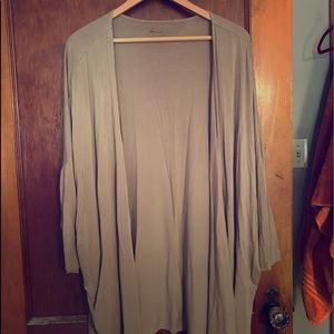 Women’s plus cardigan/overpiece size 18/20
